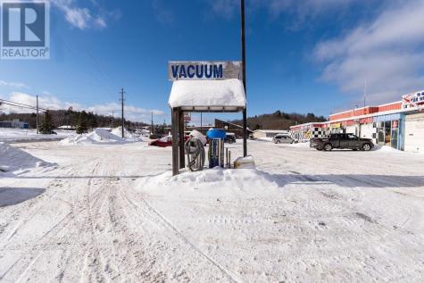 6 Oakland Avenue Elliot Lake ON P3A 2T1