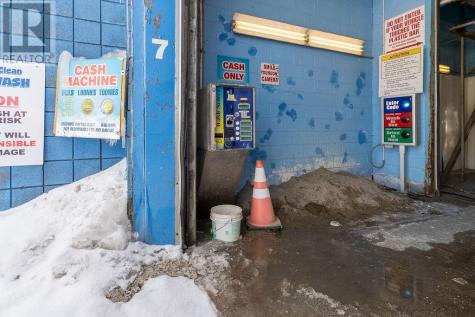 6 Oakland Avenue Elliot Lake ON P3A 2T1