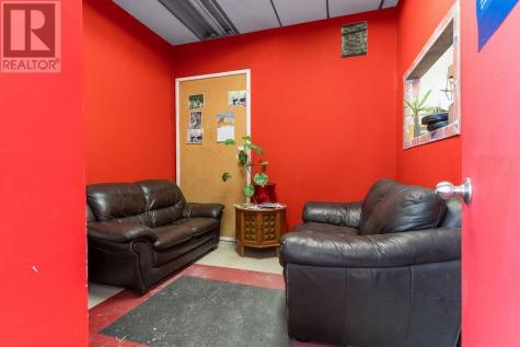 6 Oakland Avenue Elliot Lake ON P3A 2T1