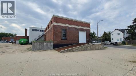 956 Mcdougall Windsor ON N9A 3X3