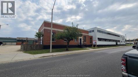 956 Mcdougall Windsor ON N9A 3X3