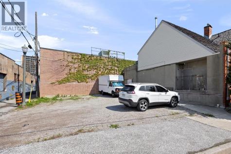 620 University Avenue West Windsor ON N9A 5R5