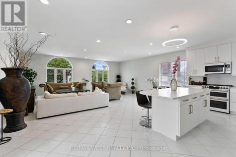 839 Erie Street East Windsor ON N9A 3Y5