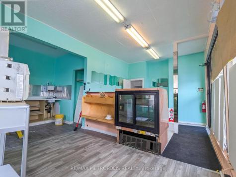 537 Christina Street North Sarnia ON N7T 5W5