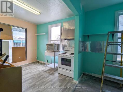 537 Christina Street North Sarnia ON N7T 5W5