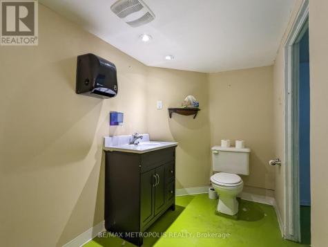 537 Christina Street North Sarnia ON N7T 5W5