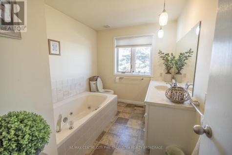 5029 Falconbridge Drive Southwest Middlesex ON N0L 1A0
