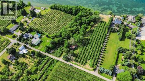22 Blezard Drive Beamsville ON L0R 1B3