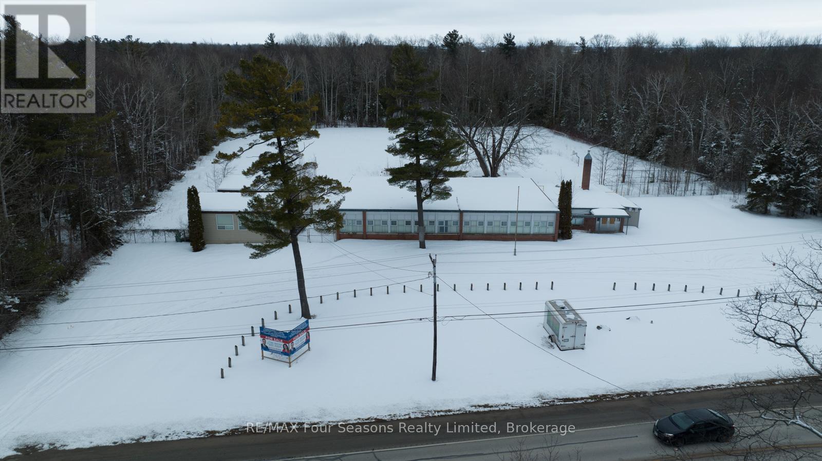 3267 Mosley Street Wasaga Beach ON L9Z 1V2