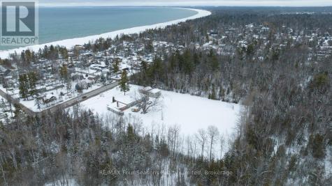 3267 Mosley Street Wasaga Beach ON L9Z 1V2