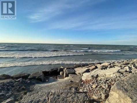 207 Suzanne Mess Boulevard Cobourg ON K9A 3L3