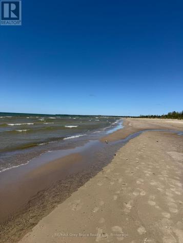 915 Third Avenue North South Bruce Peninsula ON N0H 2G0