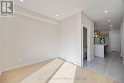 806 Gladstone Avenue Toronto (dovercourt-wallace Emerson-junction) ON M6H 3J6