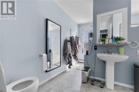 29 Laren Street Wahnapitae ON P0M 3C0