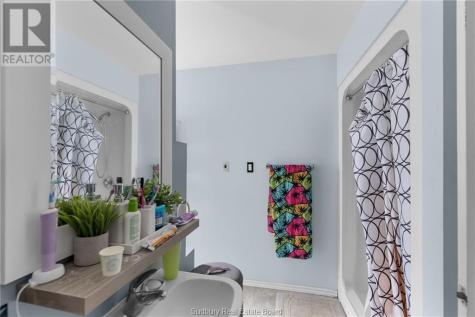 29 Laren Street Wahnapitae ON P0M 3C0
