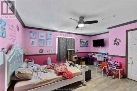 29 Laren Street Wahnapitae ON P0M 3C0