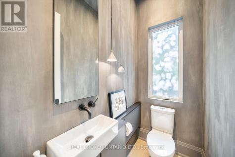 172-174 Victoria Street Newmarket (central Newmarket) ON L3Y 4E1