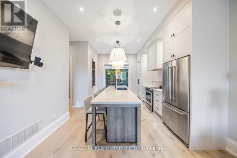 172-174 Victoria Street Newmarket (central Newmarket) ON L3Y 4E1