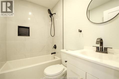 576 Elinor Windsor ON N8P 1E4
