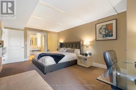 9 Harbour Street East Collingwood ON L9Y 5C5