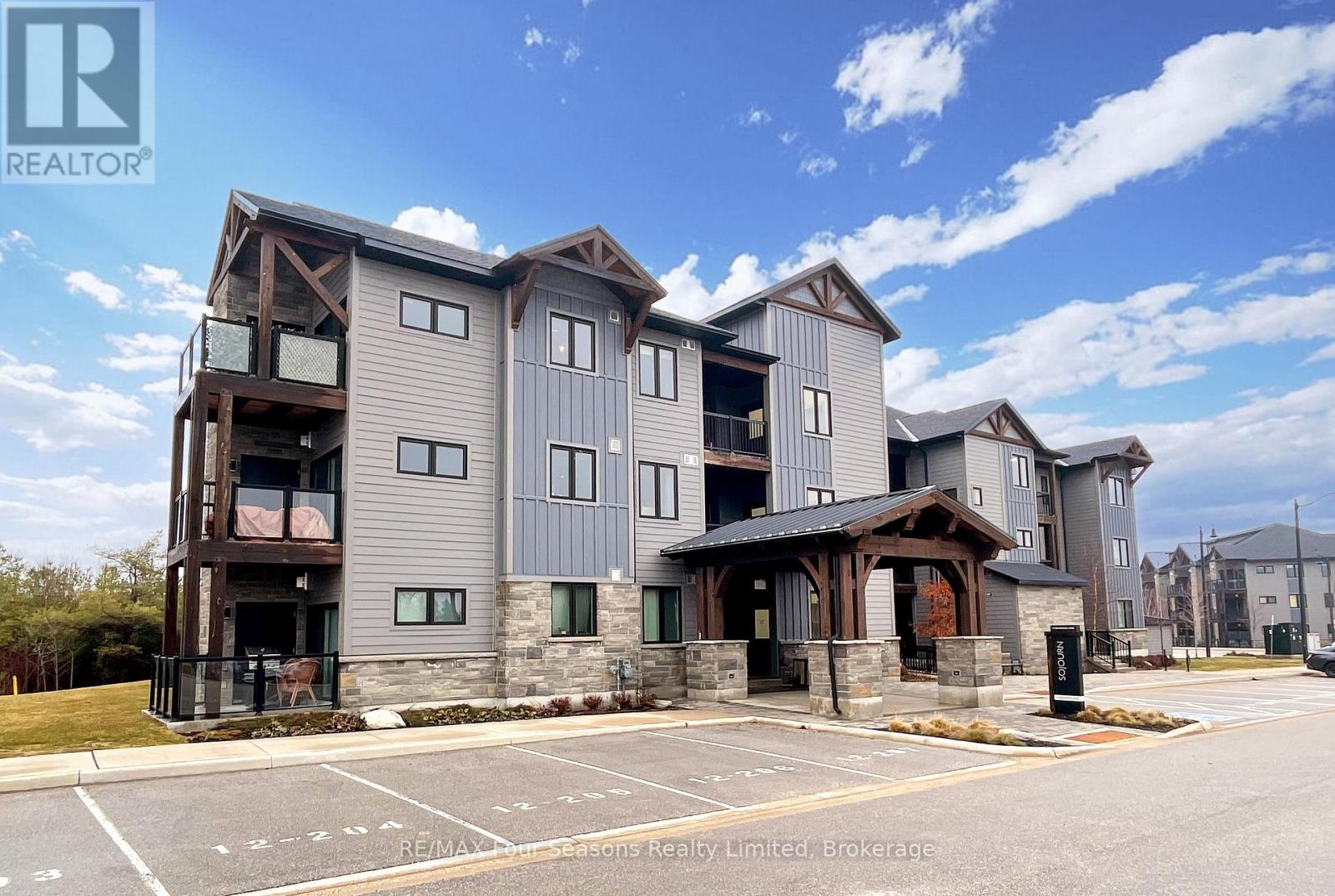 12 Beausoleil Lane Blue Mountains ON L9Y 2X5