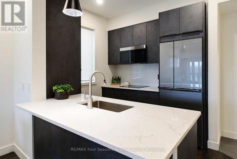 12 Beausoleil Lane Blue Mountains ON L9Y 2X5