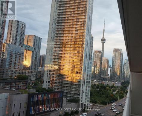 17 Bathurst Street Toronto (waterfront Communities) ON M5V 0N1