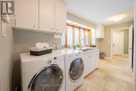 3 Marilyn Avenue Whitchurch-stouffville ON L4A 2C8