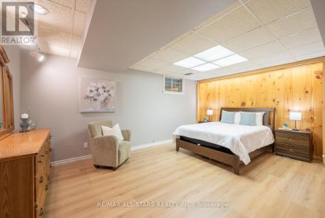 3 Marilyn Avenue Whitchurch-stouffville ON L4A 2C8