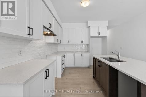 32 Legacy Circle Wasaga Beach ON L9Z 0M5