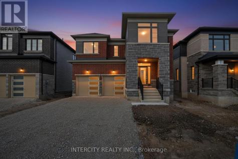 32 Legacy Circle Wasaga Beach ON L9Z 0M5