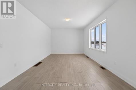 32 Legacy Circle Wasaga Beach ON L9Z 0M5