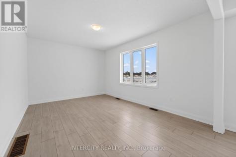 32 Legacy Circle Wasaga Beach ON L9Z 0M5