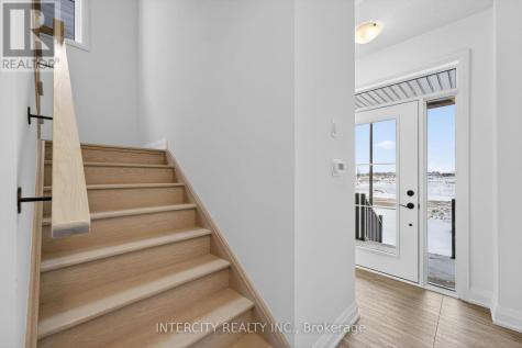 32 Legacy Circle Wasaga Beach ON L9Z 0M5