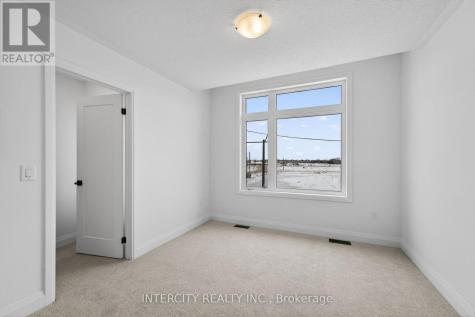 32 Legacy Circle Wasaga Beach ON L9Z 0M5