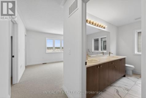 32 Legacy Circle Wasaga Beach ON L9Z 0M5
