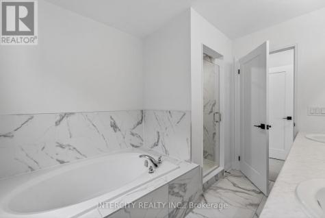 32 Legacy Circle Wasaga Beach ON L9Z 0M5