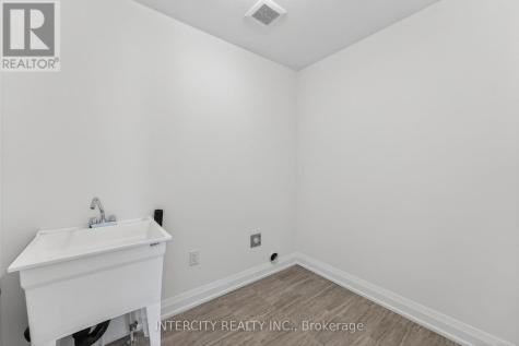 32 Legacy Circle Wasaga Beach ON L9Z 0M5