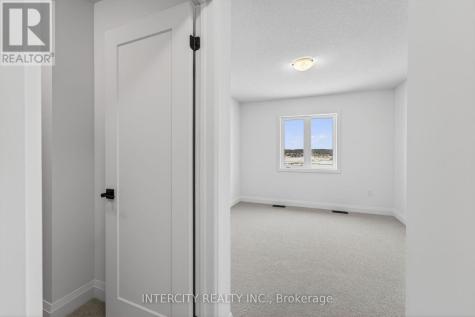 32 Legacy Circle Wasaga Beach ON L9Z 0M5