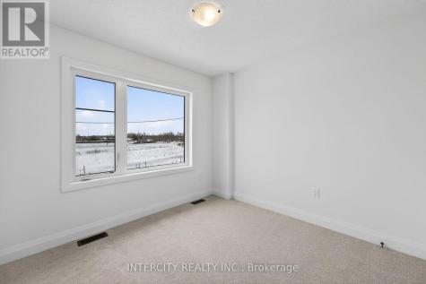 32 Legacy Circle Wasaga Beach ON L9Z 0M5