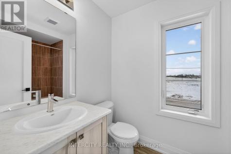 32 Legacy Circle Wasaga Beach ON L9Z 0M5