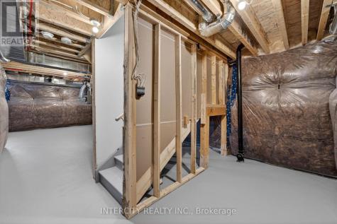 32 Legacy Circle Wasaga Beach ON L9Z 0M5