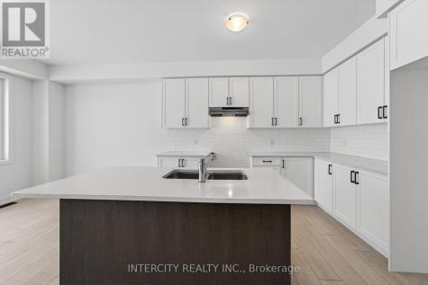 32 Legacy Circle Wasaga Beach ON L9Z 0M5