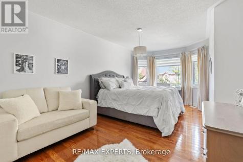 170 Ivy Jay Crescent Aurora ON L4G 0E9