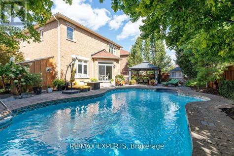 170 Ivy Jay Crescent Aurora ON L4G 0E9