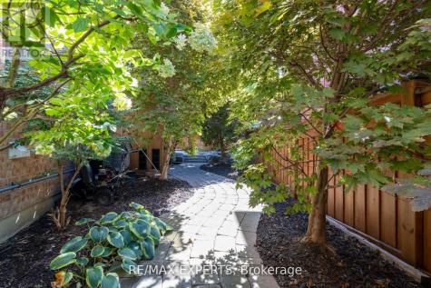 170 Ivy Jay Crescent Aurora ON L4G 0E9
