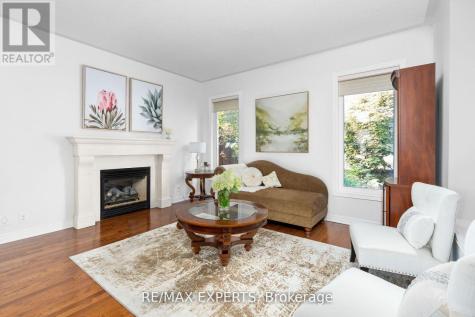170 Ivy Jay Crescent Aurora ON L4G 0E9