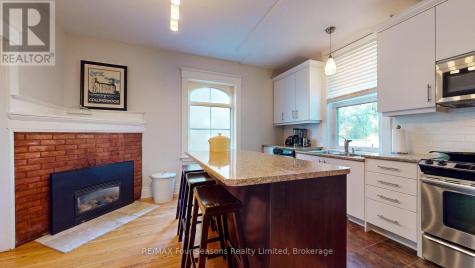 143 Fourth Street West Collingwood ON L9Y 1R6