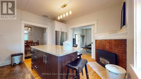 143 Fourth Street West Collingwood ON L9Y 1R6