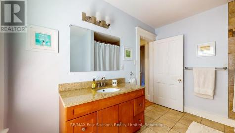 143 Fourth Street West Collingwood ON L9Y 1R6